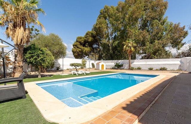Magnifique maison de vacances privée avec WIFI, piscine privée, TV, patio et parking