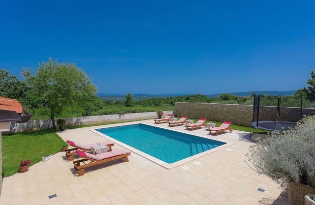 Belle maison de vacances privée avec climatisation, piscine privée, WIFI, TV et terrasse