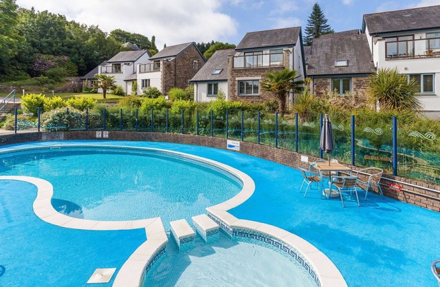 Magnifique maison de vacances privée avec WIFI, piscine, TV, patio, animaux admis et parking