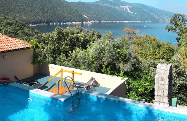 Belle maison de vacances privée avec climatisation, piscine privée, WIFI, TV, balcon, parking