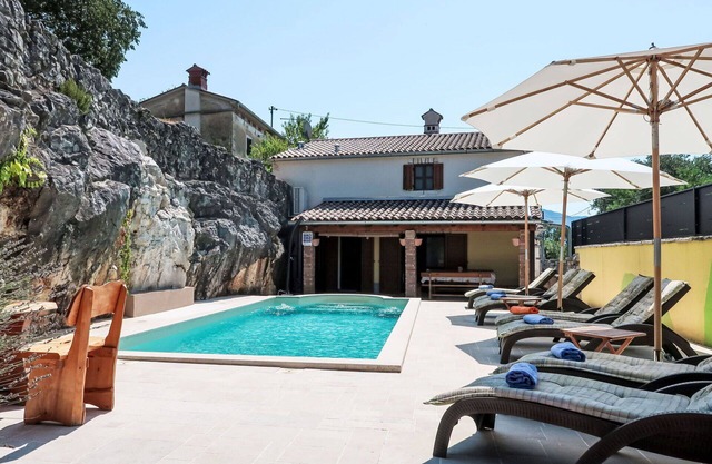 Belle maison de vacances privée avec climatisation, piscine privée, WIFI, TV, terrasse, parking