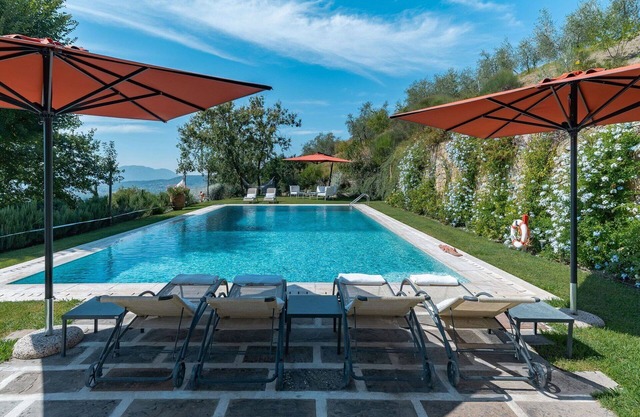 Maison de vacances privée avec bain à remous, climatisation, WIFI, piscine privée, TV, patio