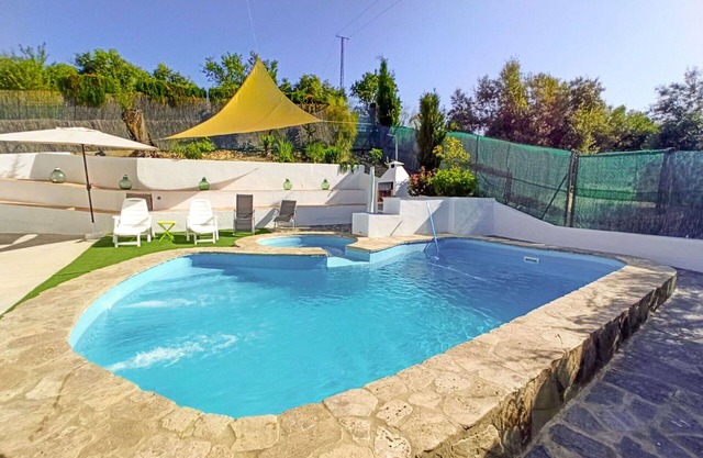 Maison de vacances privée avec WIFI, bain à remous, piscine privée, climatisation, TV, terrasse