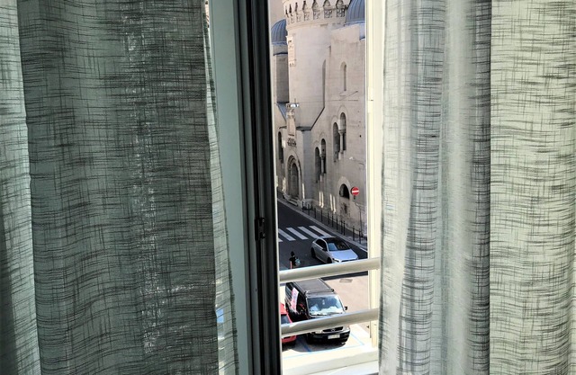 Wonderful residence consisting of 5 newly renovated apartments