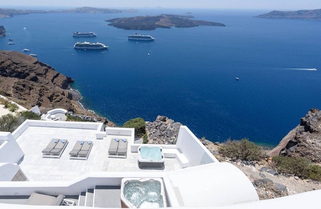 Wonderful Santorini Villa | 7 Bedrooms | Villa Avalon | 3 Private Plunge Pools & Stunning Aegean Sea Views| Imerovigli