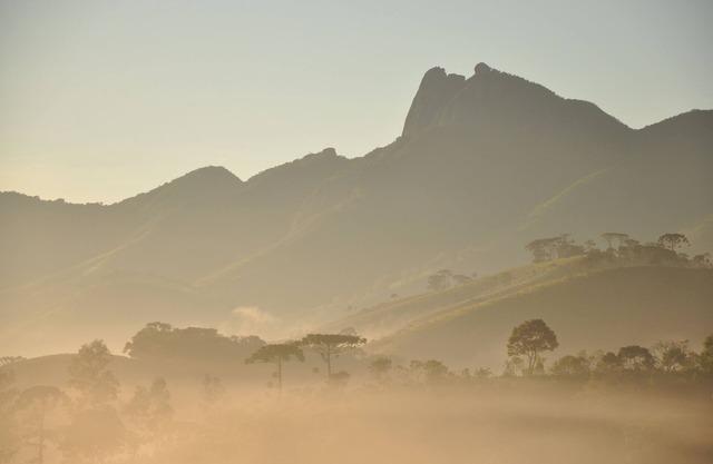 Site merveilleux à Mauá avec cascade et nature luxuriante. Intimité totale