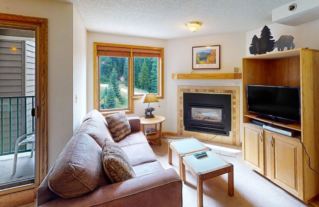 Wonderful Studio in Complex w/Ski-In/Ski-Out Access + Shared Pool & Hot Tub/WiFi