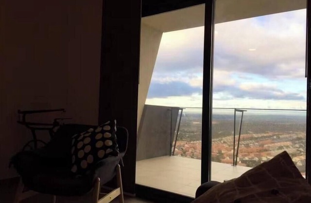 Wonderful views, perfect for couples and families, pets welcome.