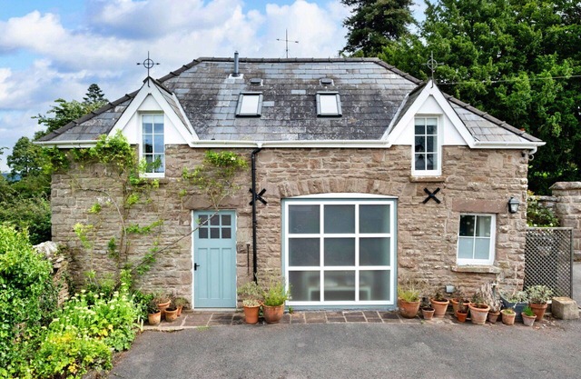 Wonderful villa for 4 people with WIFI, pets allowed and parking