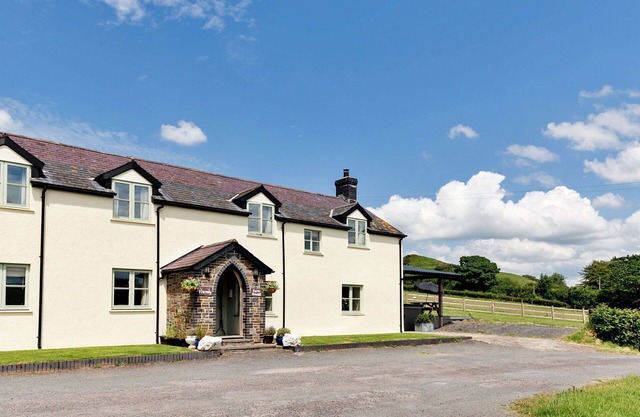 Wonderful villa for 12 people with hot tub, WIFI, pets allowed and parking