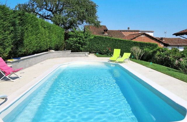 Merveilleuse maison de vacances pour 8 personnes avec WIFI, piscine privée, TV et patio