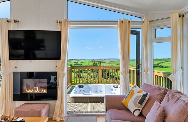 Wonderful villa for 6 guests with pool, WIFI, hot tub, terrace, pets allowed and parking