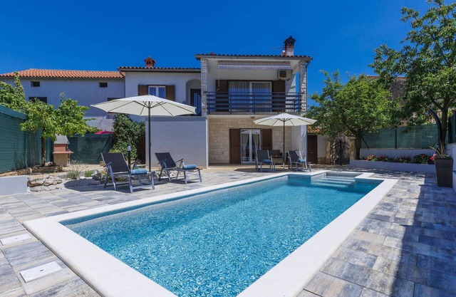 Belle maison de vacances pour 6 personnes avec climatisation, piscine privée, WIFI, TV et terrasse
