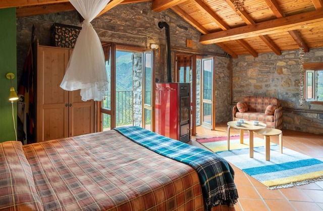Agréable appartement pour 8 personnes avec piscine privée, WIFI, TV et balcon
