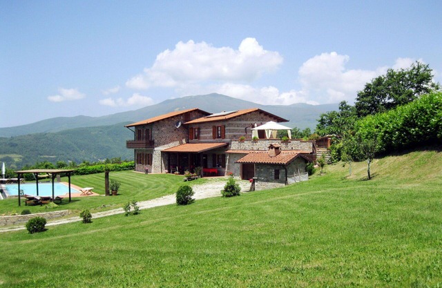Merveilleuse maison de vacances pour 8 personnes avec piscine privée, WIFI, TV, patio et parking