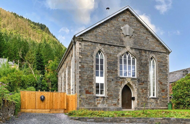 Magnifique maison de vacances pour 12 personnes avec WIFI, bain à remous, TV et animaux admis