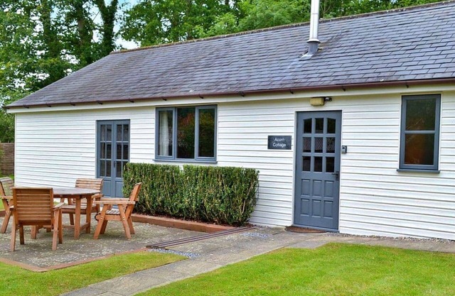 Wonderful villa for 4 guests with pool, WIFI, hot tub and parking