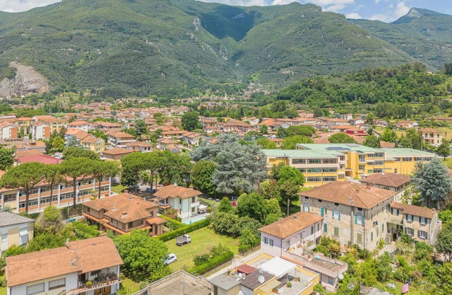 Agréable appartement avec WIFI, piscine privée, TV et animaux admis, près de Viareggio