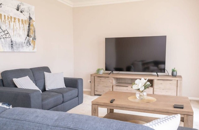 Wonderful Windred | Modern, Comfy, Quiet