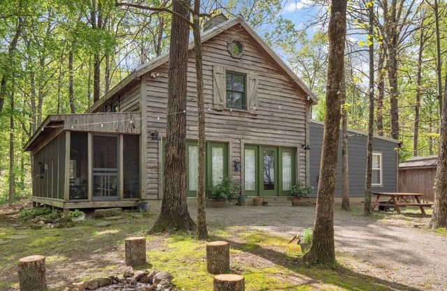 Welcome to "Wonderland Cabin," your enchanting lakeside sanctuary