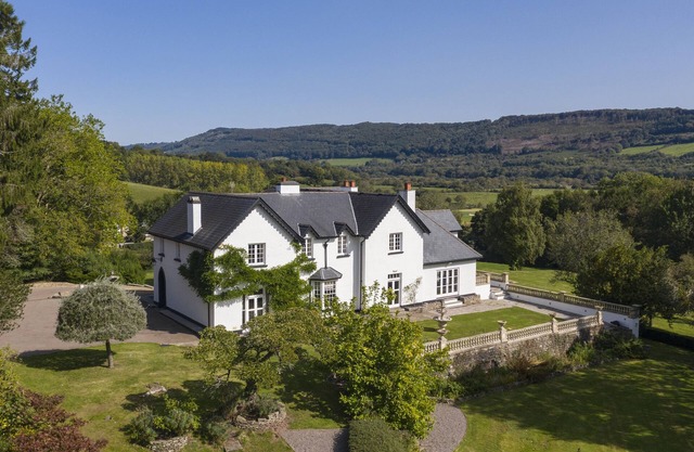 Woodbank, LLANHENNOCK