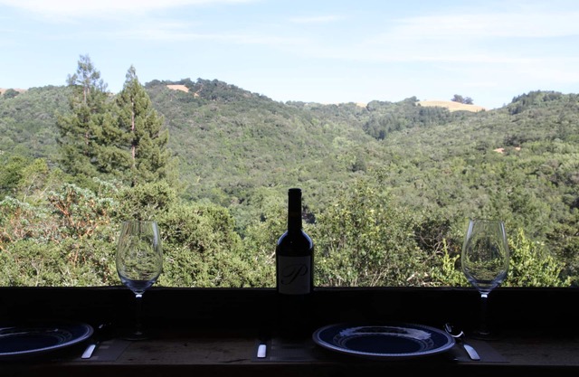 Retraite boisée reposante, avec de larges vues panoramiques, repas en plein air