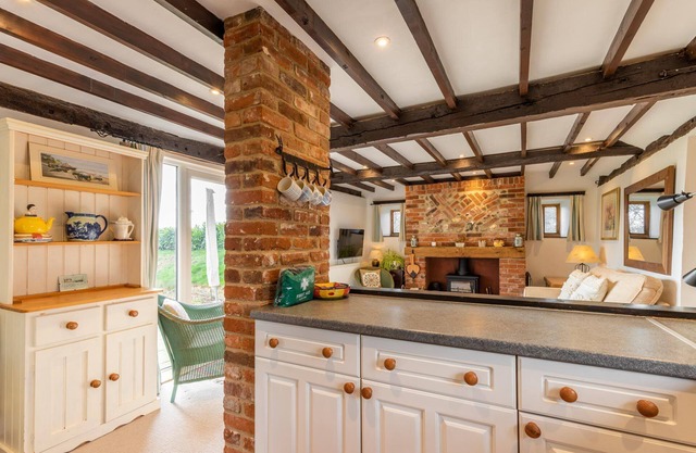 Woodfalls Barn - a barn that sleeps 7 guests in 4 bedrooms