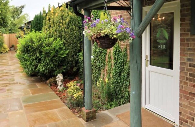 Woodhouse Holiday Cottages, 3 locations de vacances adjacentes. Cottage en frêne, sapin et chêne