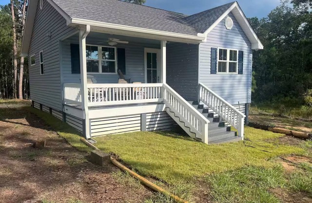 Woodland Cottage-hiking/birding trails.