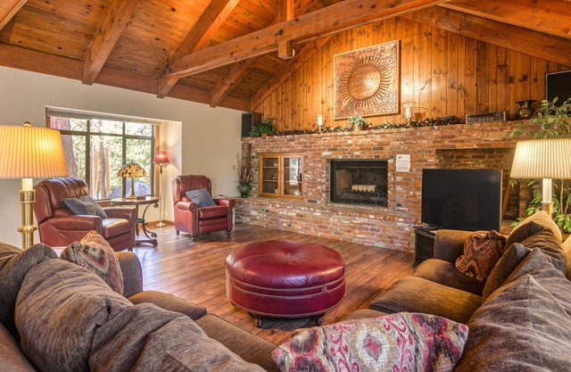 Woodland home w / spa & cheminée-minutes de la plage, 3 chiens OK