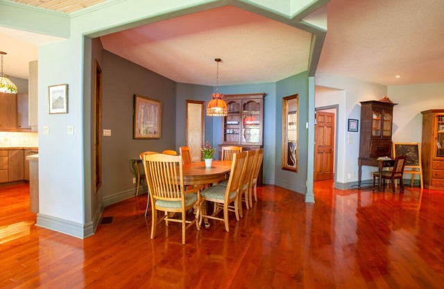 Friends, Fires, and Lake Views Await! *King Bed* Private Lake Access