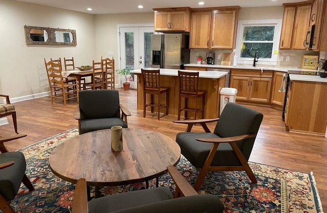 Woodland River Retreat Cozy, quiet, well-appointed home near Fairhope