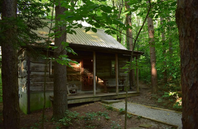 Cabane-Salle de bain privée séparée-Romantique-Vue sur le bois-Red Log Cabin