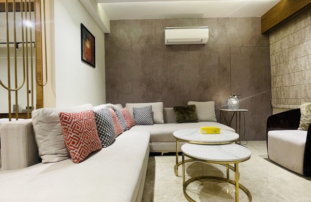 Luxury Apt