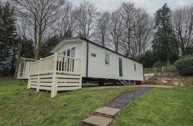 WOODLANDS PLATINUM (WO29), family friendly, with a garden in Ruthin