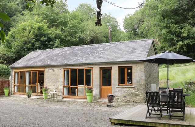 WOODPECKER COTTAGE, romantique, avec un jardin à Ludlow, Ref 983772