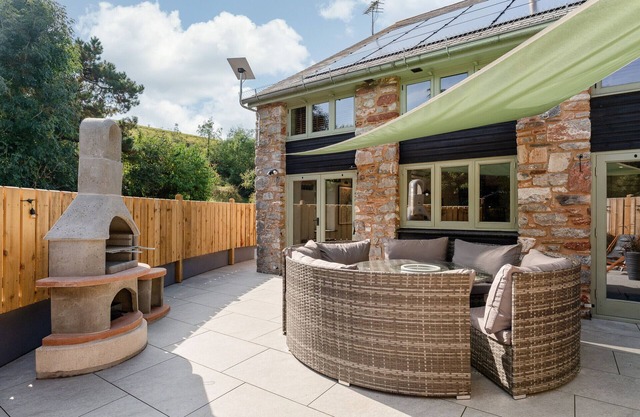 Woodpeckers - Stylish luxury property with hot tub