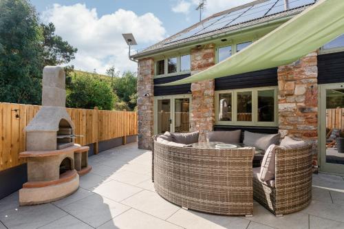 Woodpeckers - Stylish luxury property with hot tub