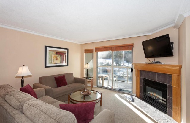Woodrun Lodge 302 | Large Condo w/Shared Heated Pool & Large Hot Tub