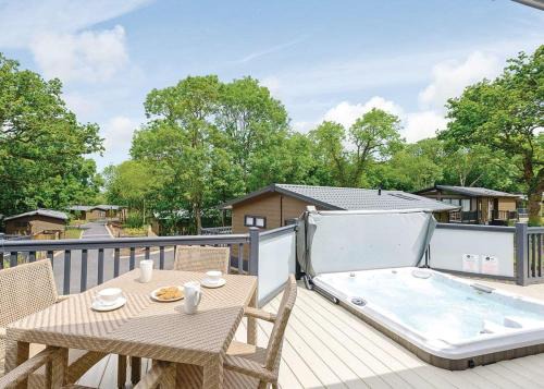 Woodside Bay Lodge Retreat