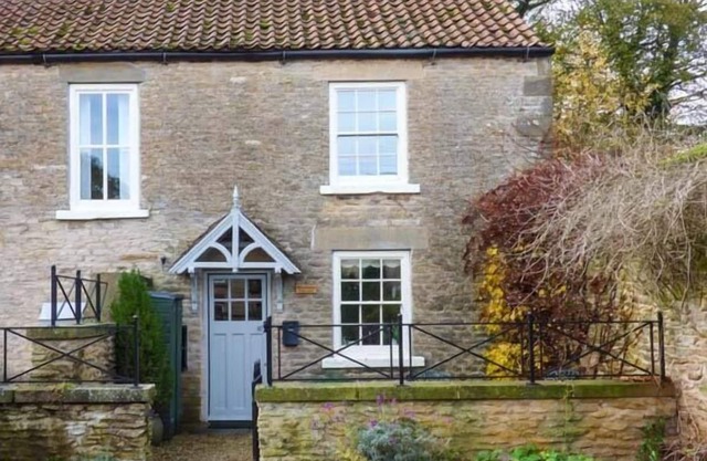 Woodside Cottage, BROMPTON-BY-SAWDON