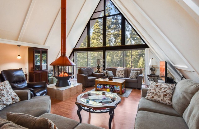 Woodside Hideout | Hop Away from Activities