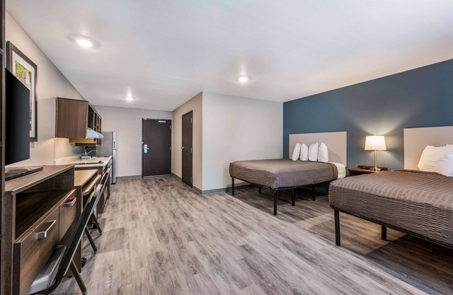 WoodSpring Suites Linden