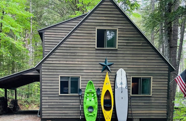 Woodsy Highland Lake Cabin, Water access, Near Naples, Skiing and Golf