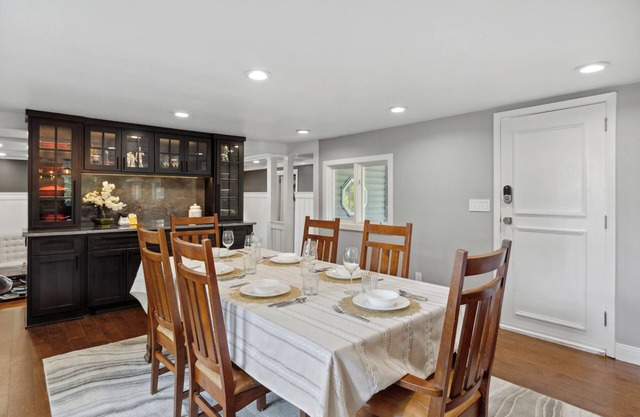 Luxe House: Chef's Kitchen, Dance Room & Gym