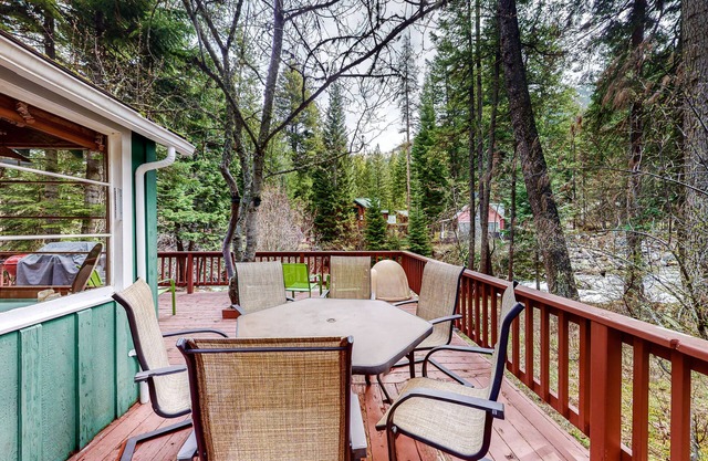 Woodsy riverfront basecamp with fireplace, deck, grill & firepit - dogs welcome