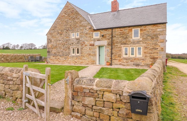 WOODTHORPE CRUCK COTTAGE, conviviale et familiale en croix d'argile, Ref 945165