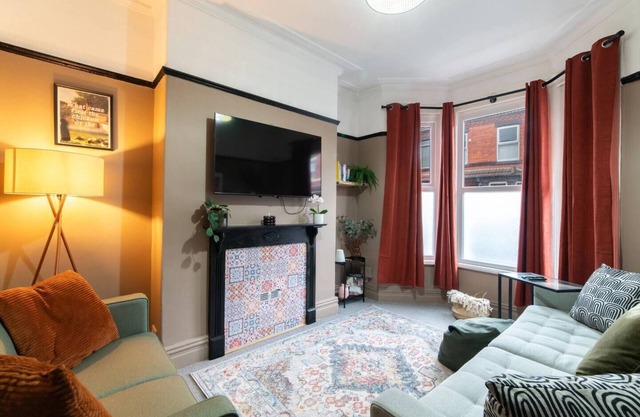 Spacious 4-Bedroom Home | Free Parking | Sleeps 10