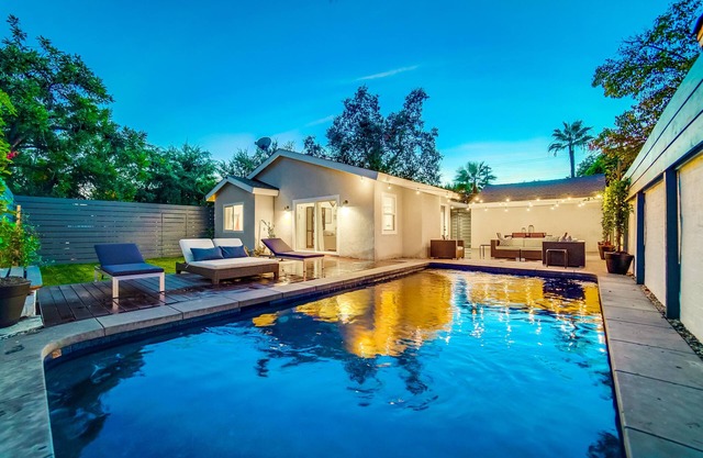 Nuit GRATUITE! Le Bungalow Rose - Votre maison loin de chez vous!
