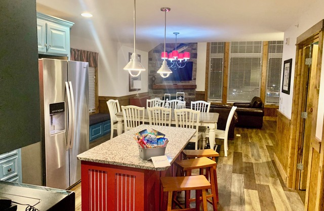 WOW! Branson 4BDR modern cottage with gameroom and best amenities in town!